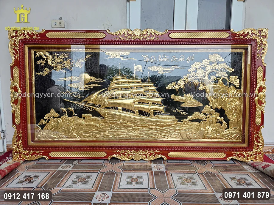 Nền tranh được sơn đen v&ocirc; c&ugrave;ng nổi bật